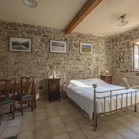 Alloggio per agriturismo “all'antica Dogana” *